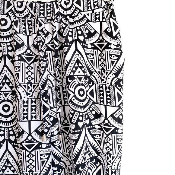 H&M | DIVIDED Black and White Pattern Joggers - Picture 2 of 5